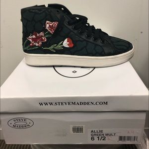 Steve Madden green multi print sneakers